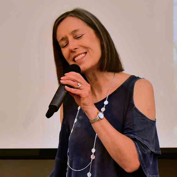 Claire Lucas Sings photo 2