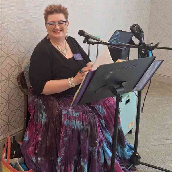 Julie InJoy photo 1